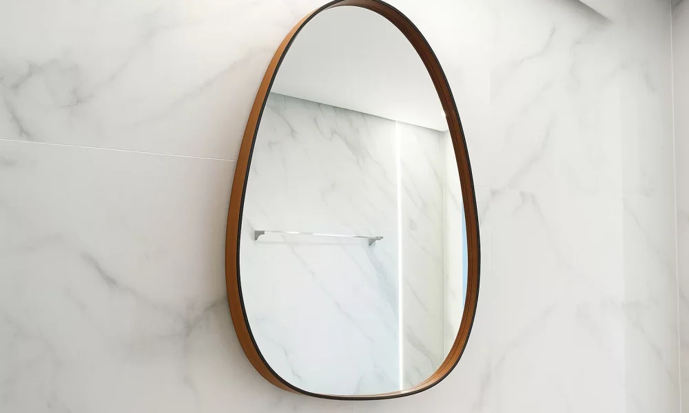 Espelhos-com-moldura-em-couro-elegancia-e-sofisticacao-nos-ambientes-de-Curitiba